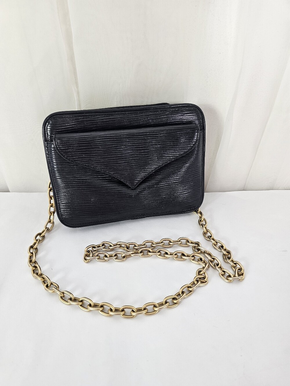 Vicenza Inc Vintage Black Textured Leather Envelope Crossbody Bag Gold Chain